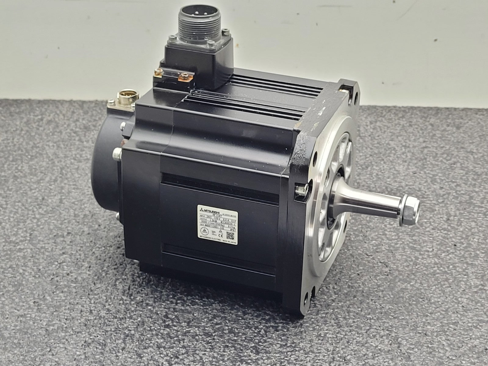 MITSUBISHI AC SERVO MOTOR HF154T 1.5kW 3000rpm 3PH 126V 8A