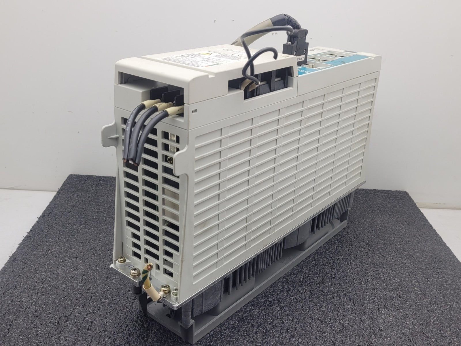 Mitsubishi Electric MDS-C1-V1-45 AC 3-Phase Servo Drive Unit 4.5kw