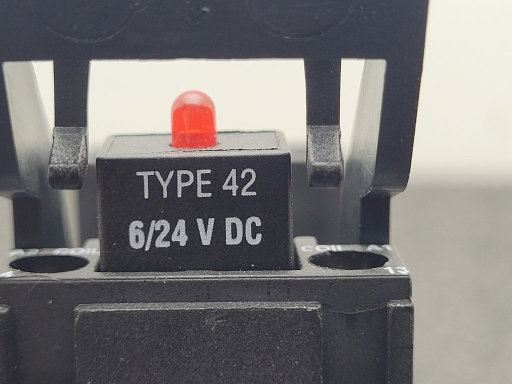 Siemens Relay LZX: PT570024 6/24VDC Coil Siemens Simirel PT78704 DIN Rail Base