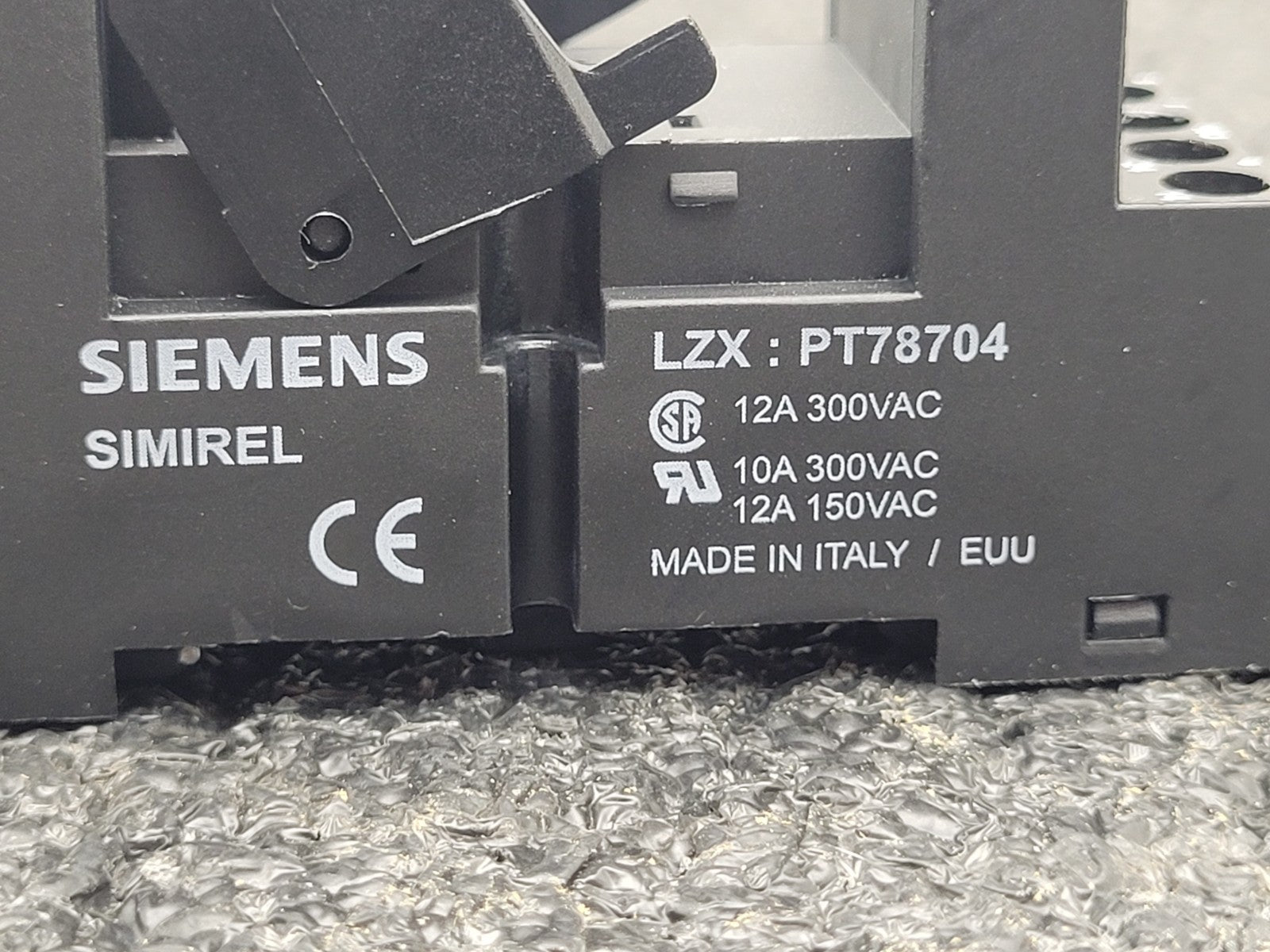 Siemens Relay LZX: PT570024 6/24VDC Coil Siemens Simirel PT78704 DIN Rail Base