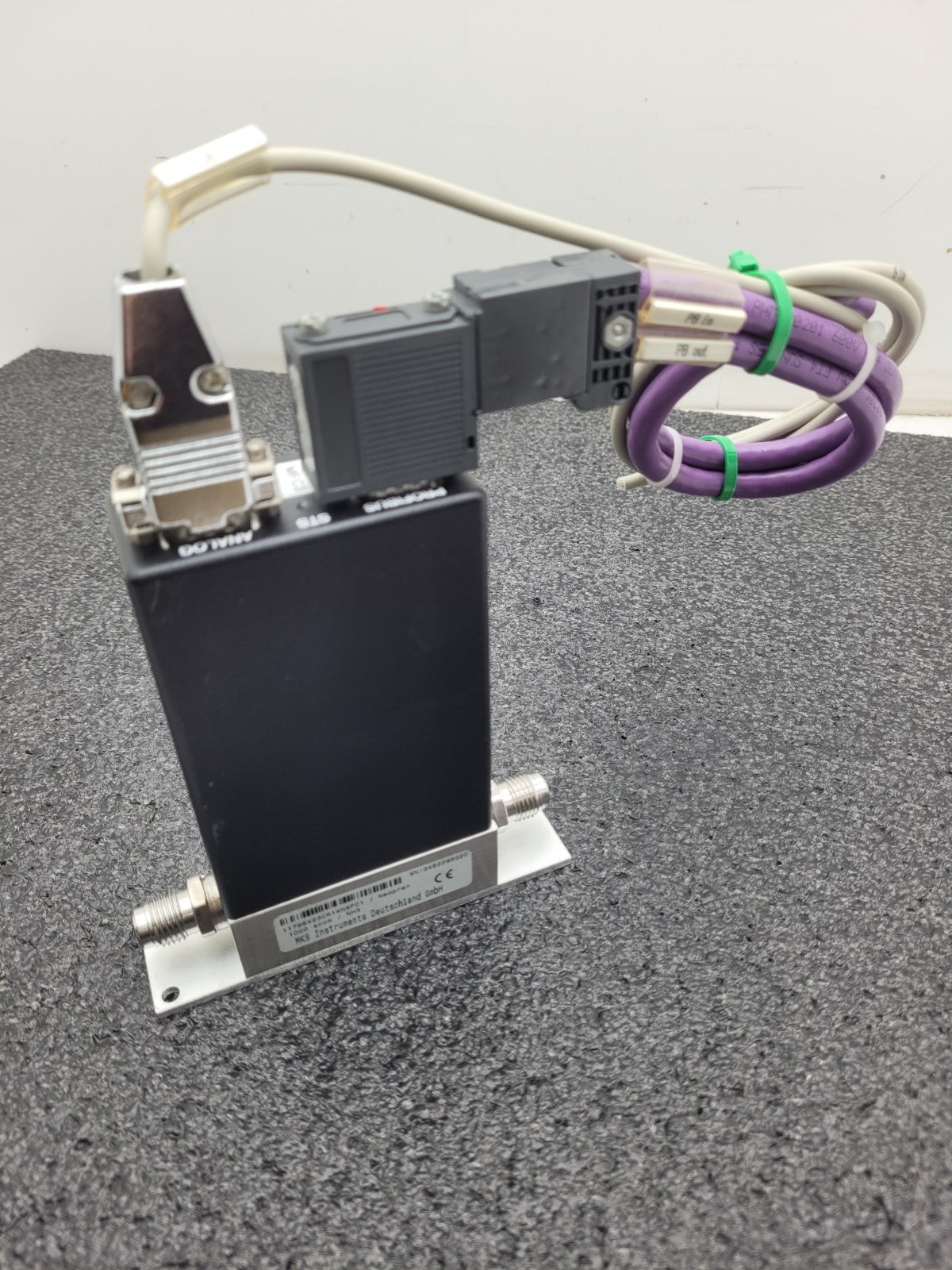 MKS 1179BX23CR14NSPC1 Mass-Flo Mass Flow Controller 1000 SCCM NH3 Working Pull