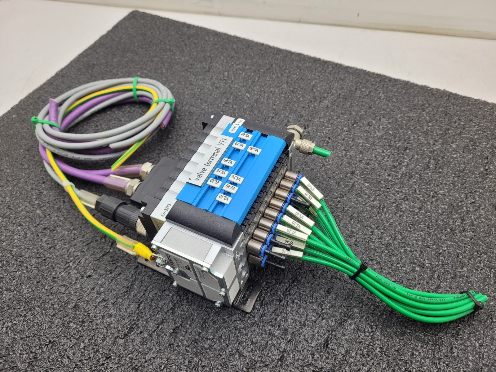 FESTO 8 Valve Pnumatic Control Block CPV10-GE-DI01-8 165809 + CPV10-VI 18200