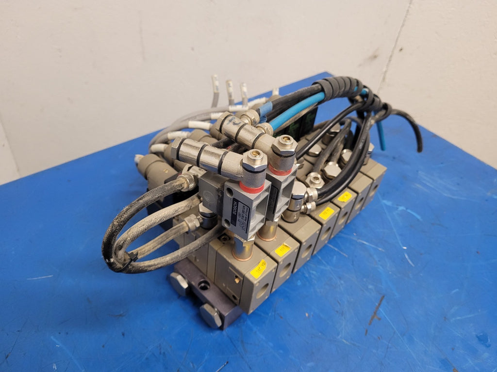 Burkert 413-G-1/4-B-PL-1/4 Pneumatic Solenoid 7 Valve Manifold 120VAC B