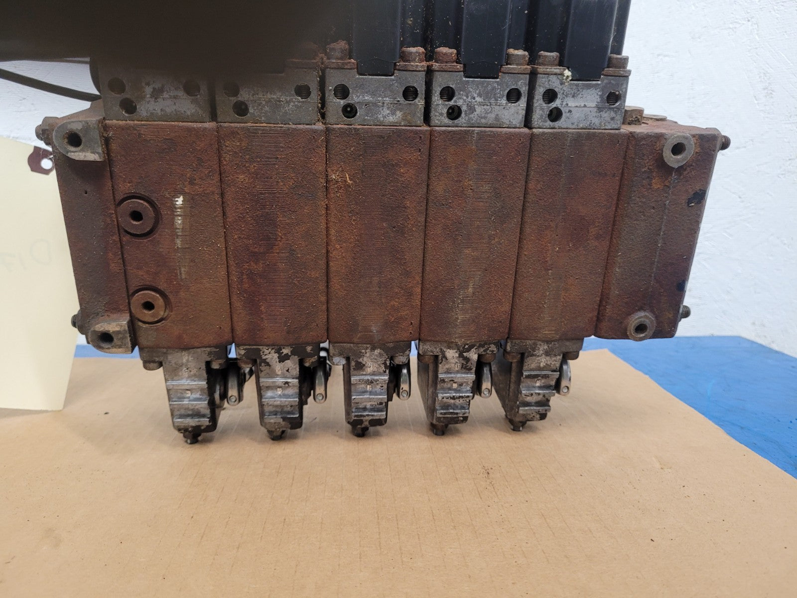 Danfoss PVG32 Hydraulic 5 Valve Stack On/Off Manual / Solenoid 157B4292 D17