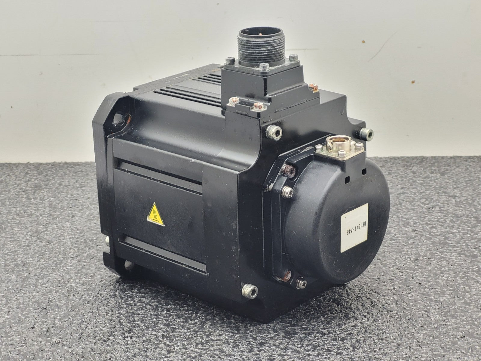 MITSUBISHI AC SERVO MOTOR HF154T 1.5kW 3000rpm 3PH 126V 8A