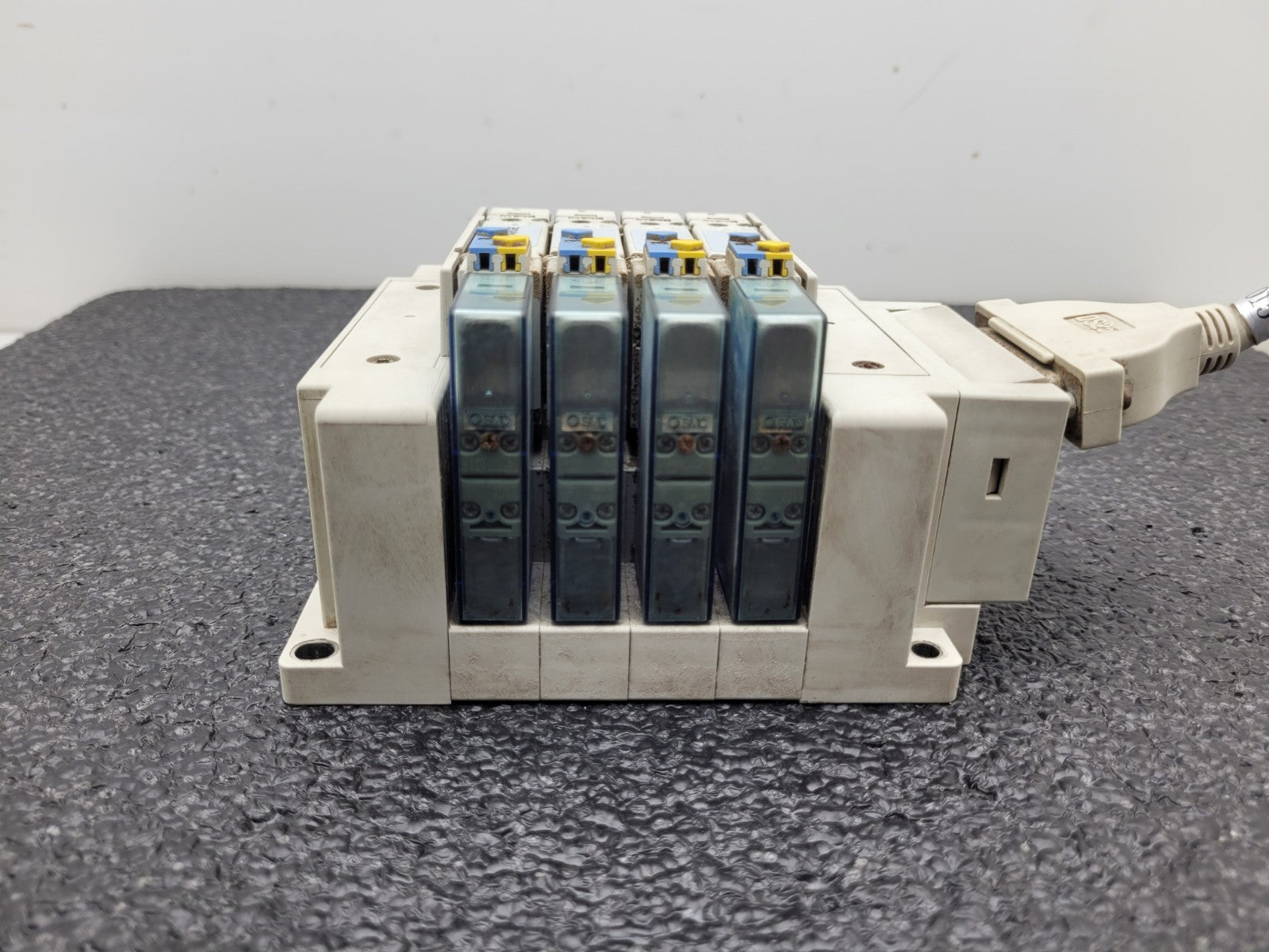SMC SS5Y5-10F1-04B-N7 Pneumatic Dual Acting 4x Solenoid Valve Block
