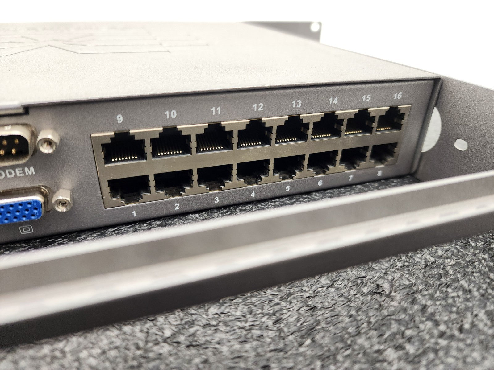 Raritan DLX-216V3-AD 16-port Dominion LX-216 Rackmount KVM Switch Tested Working