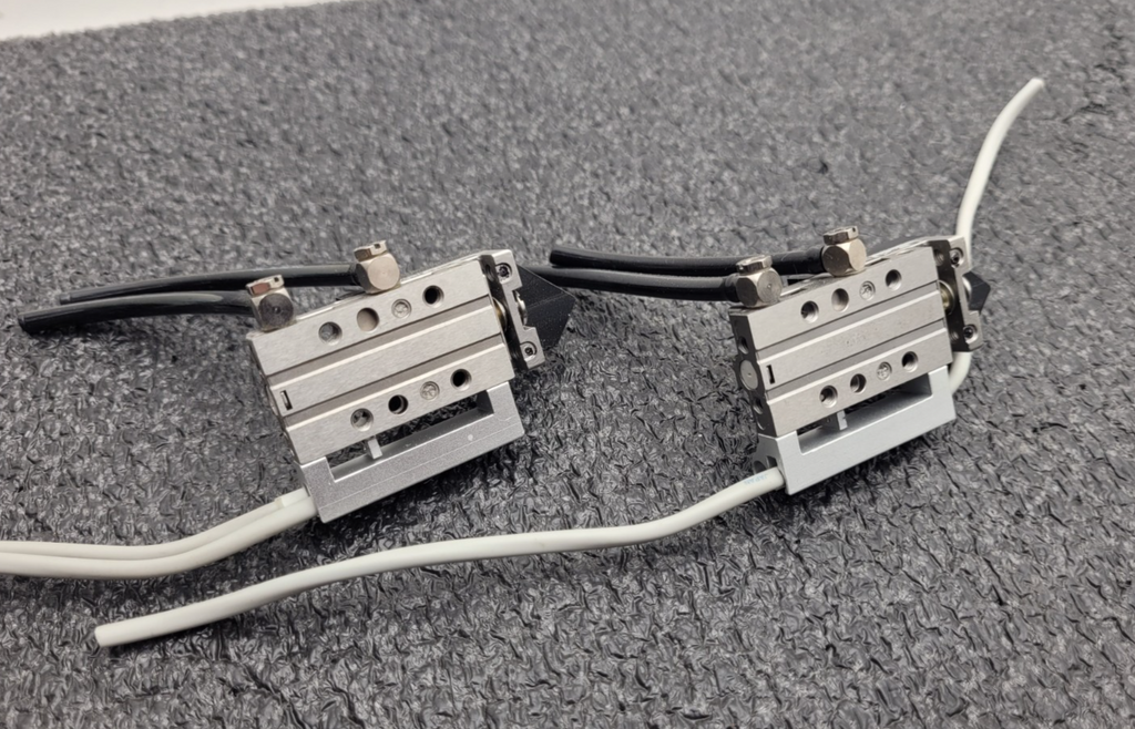 SMC MXJ4-10 Precision Pneumatic Air Slide Linear Guide Table 10mm Stroke Lot
