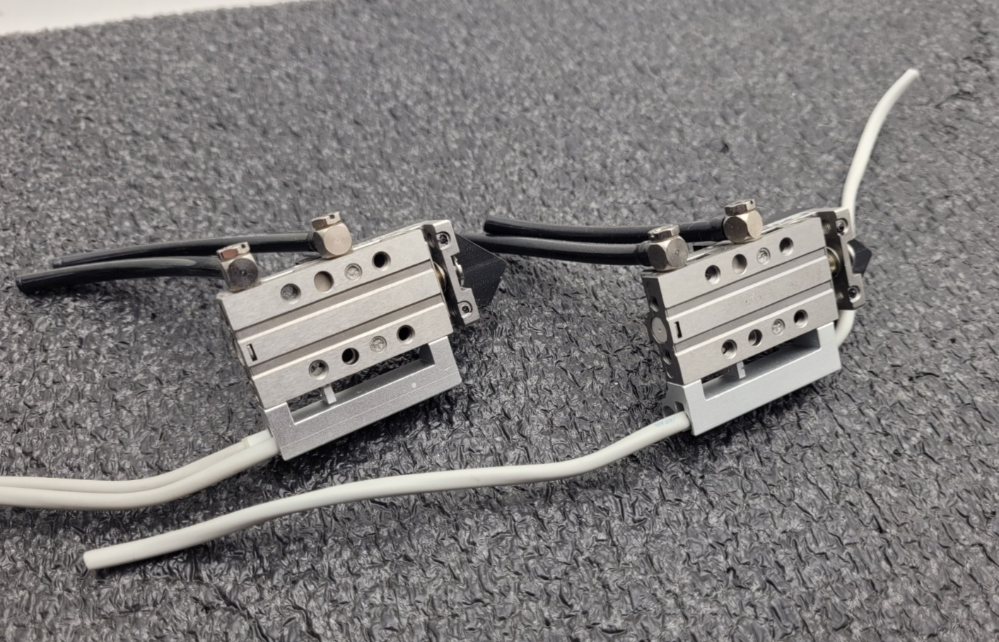 SMC MXJ4-10 Precision Pneumatic Air Slide Linear Guide Table 10mm Stroke Lot