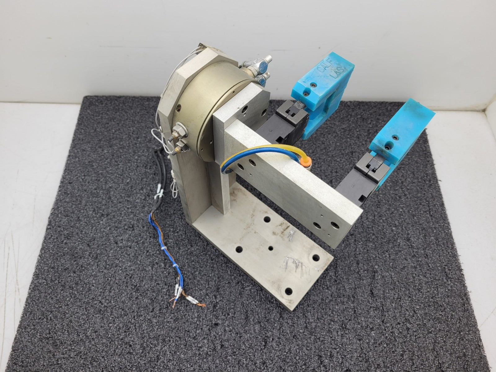 Robohand Robotic Pneumatic Rotary Actuator and Grippers GRB121-1-0401 RR-26-180