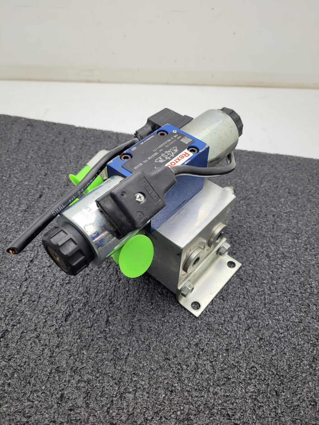Rexroth Hydraulic Solenoid Directional Spool Valve 4WE 6 H62/EG12N9K4/62