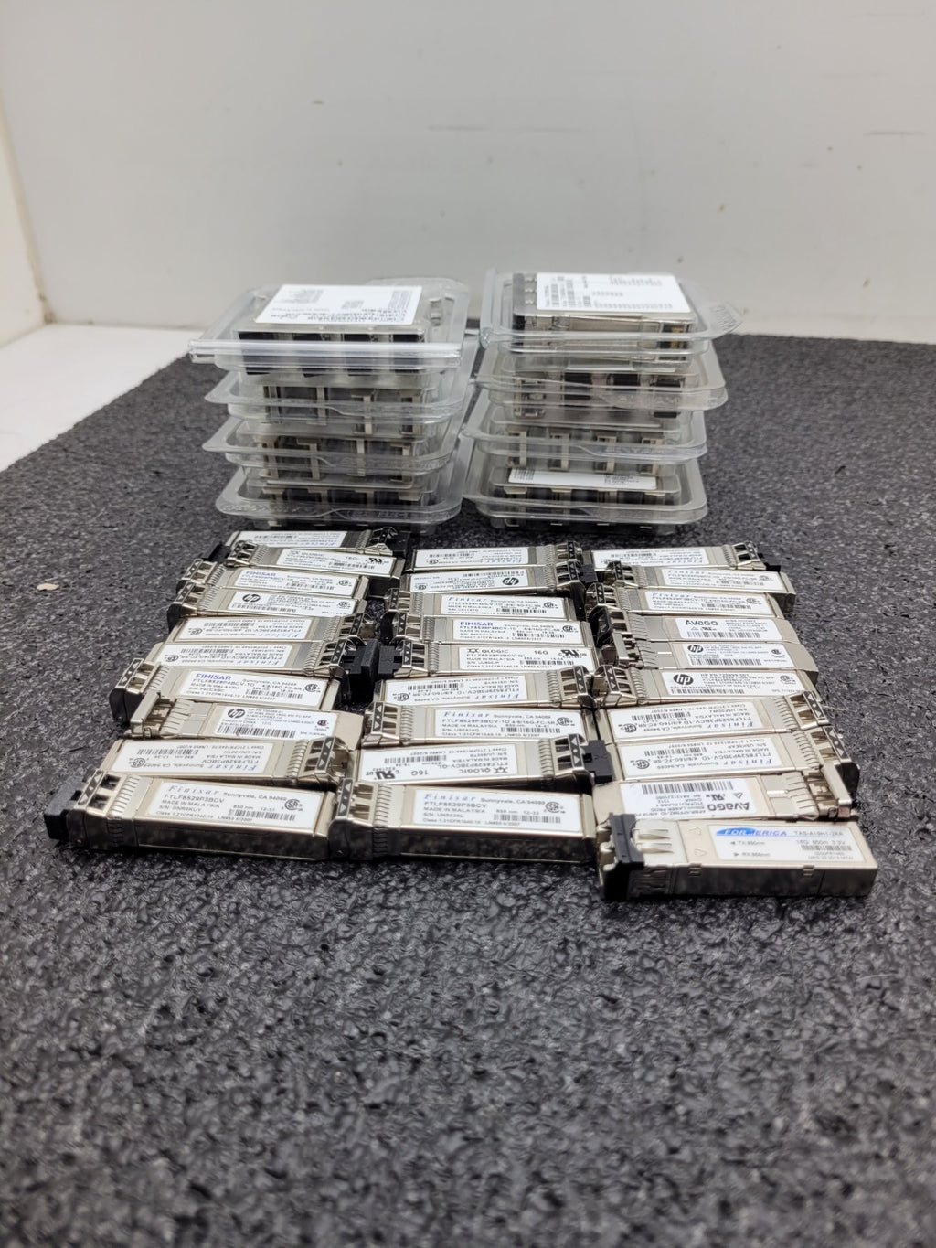 Lot of 61x Mixed FINISAR FTLF8529P3BCV-1D 4/8/16G-FC-SR SFP Optical Transceiver