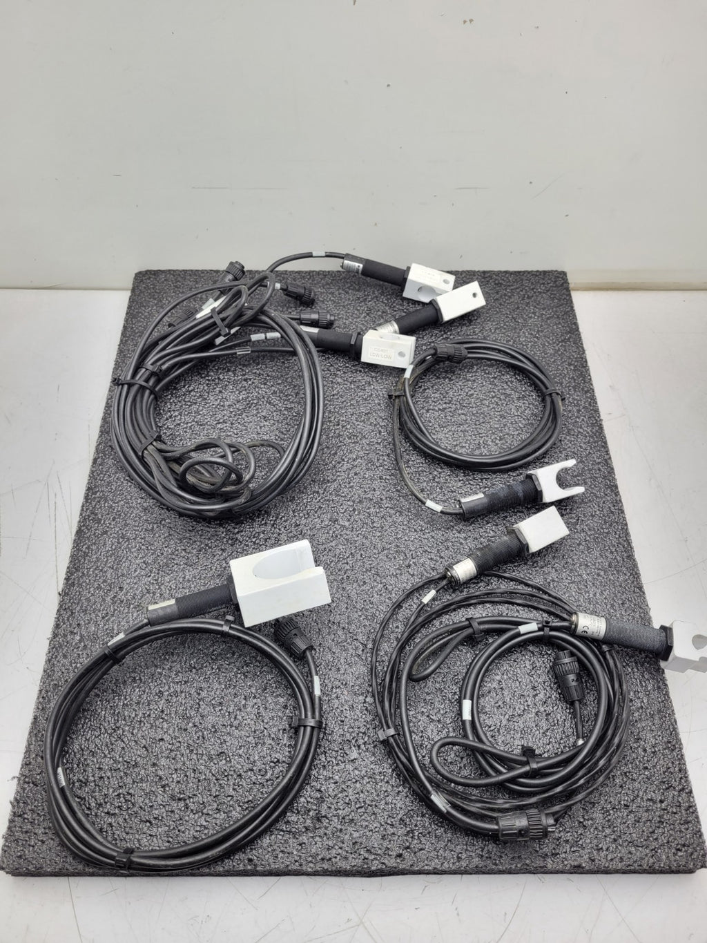 Lot of 7  BERNSTEIN KCN-T18PS/008-KLP2 PROXIMITY SENSOR 10-60VDC 200ma
