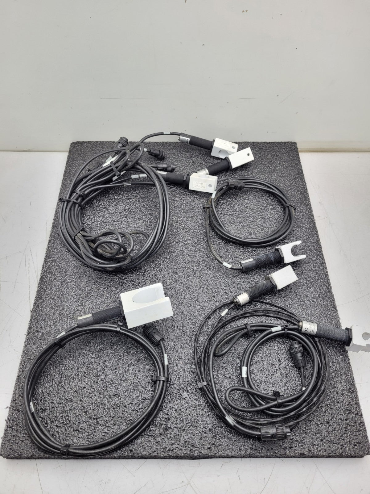 Lot of 7  BERNSTEIN KCN-T18PS/008-KLP2 PROXIMITY SENSOR 10-60VDC 200ma