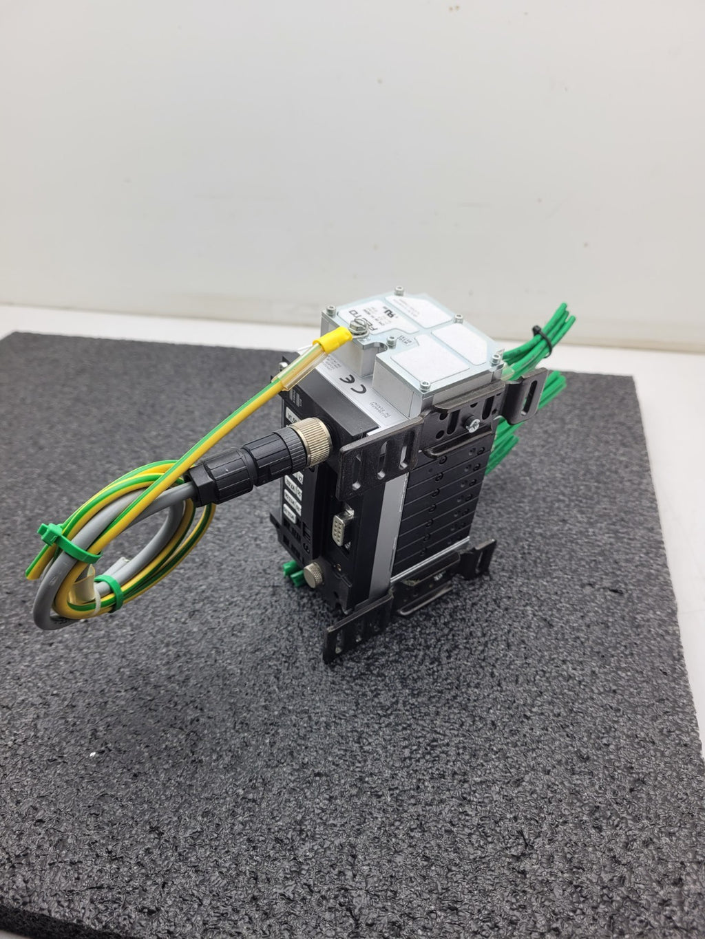 FESTO 8 Valve Pnumatic Solenoid Block CPV10-GE-DI01-8 165809 + CPV10-VI 18200