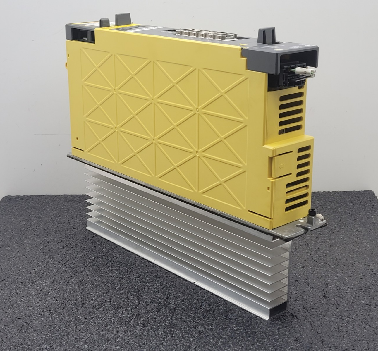 FANUC  aiSP 2.2 Servo Drive  A06B-6111-H002#H550 Servo Drive Module 2.7kW