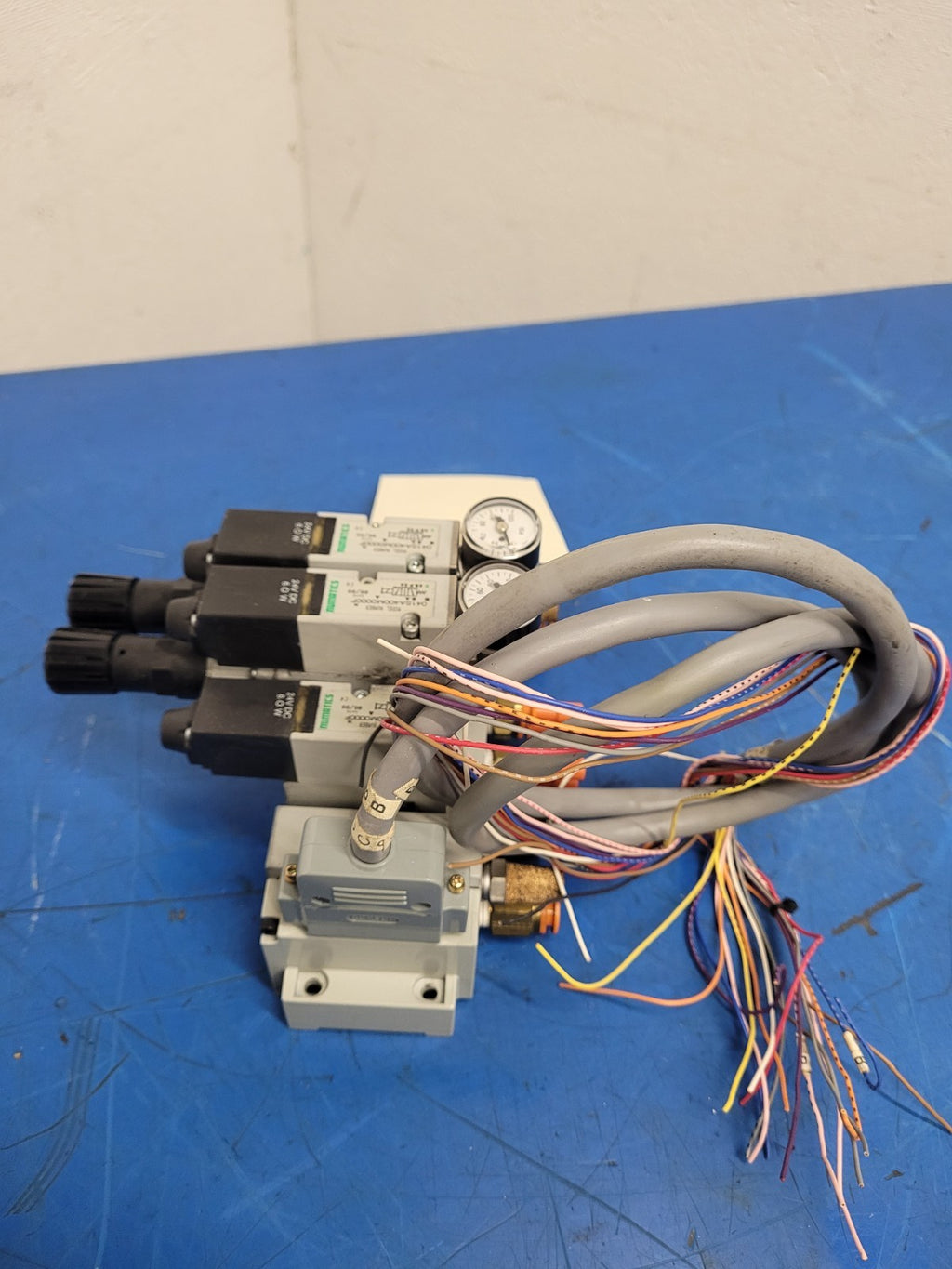 Numatics 3x Valve Solenoid 041SA400M0000F 2x Regulated Pneumatic Manifold E