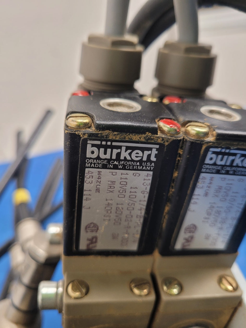 Burkert 413-G-1/4-B-PL-1/4 Pneumatic Solenoid 7 Valve Manifold 120VAC Unit A