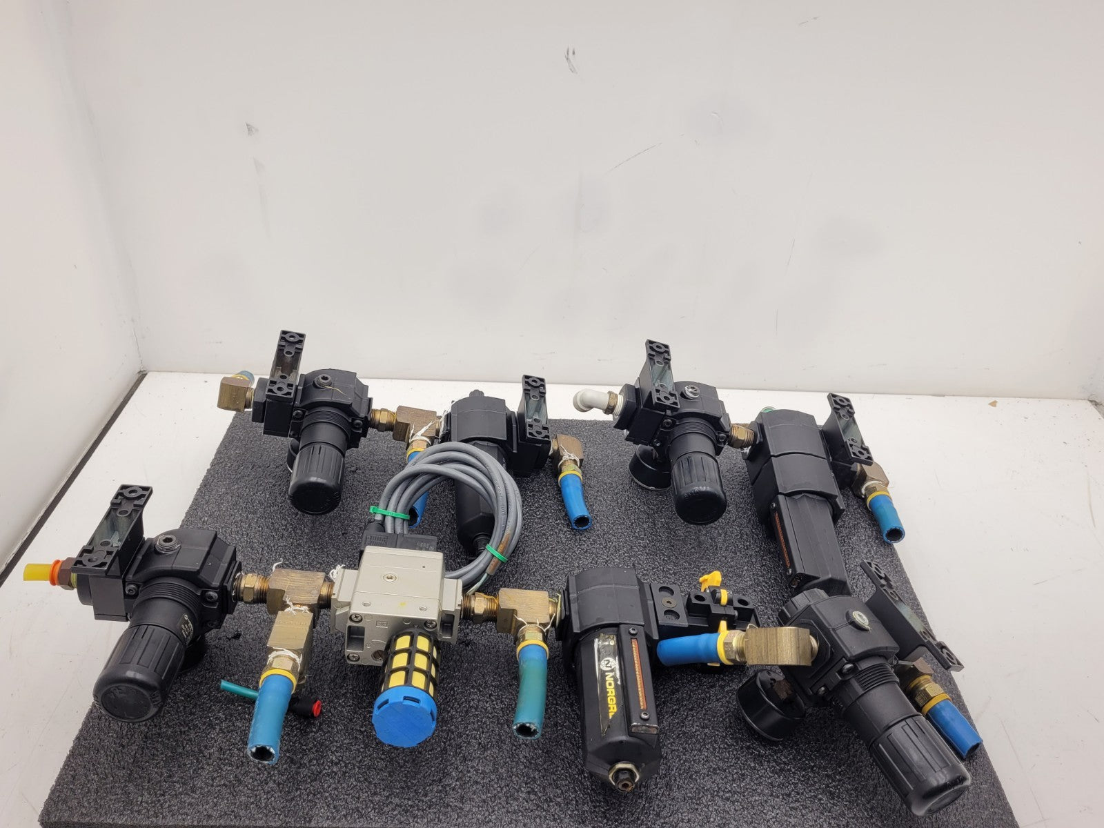 Lot of 4 Norgren R74G-4AK-RMG Filter Regulator Assembly 1x SMC NAV4000 Solenoid
