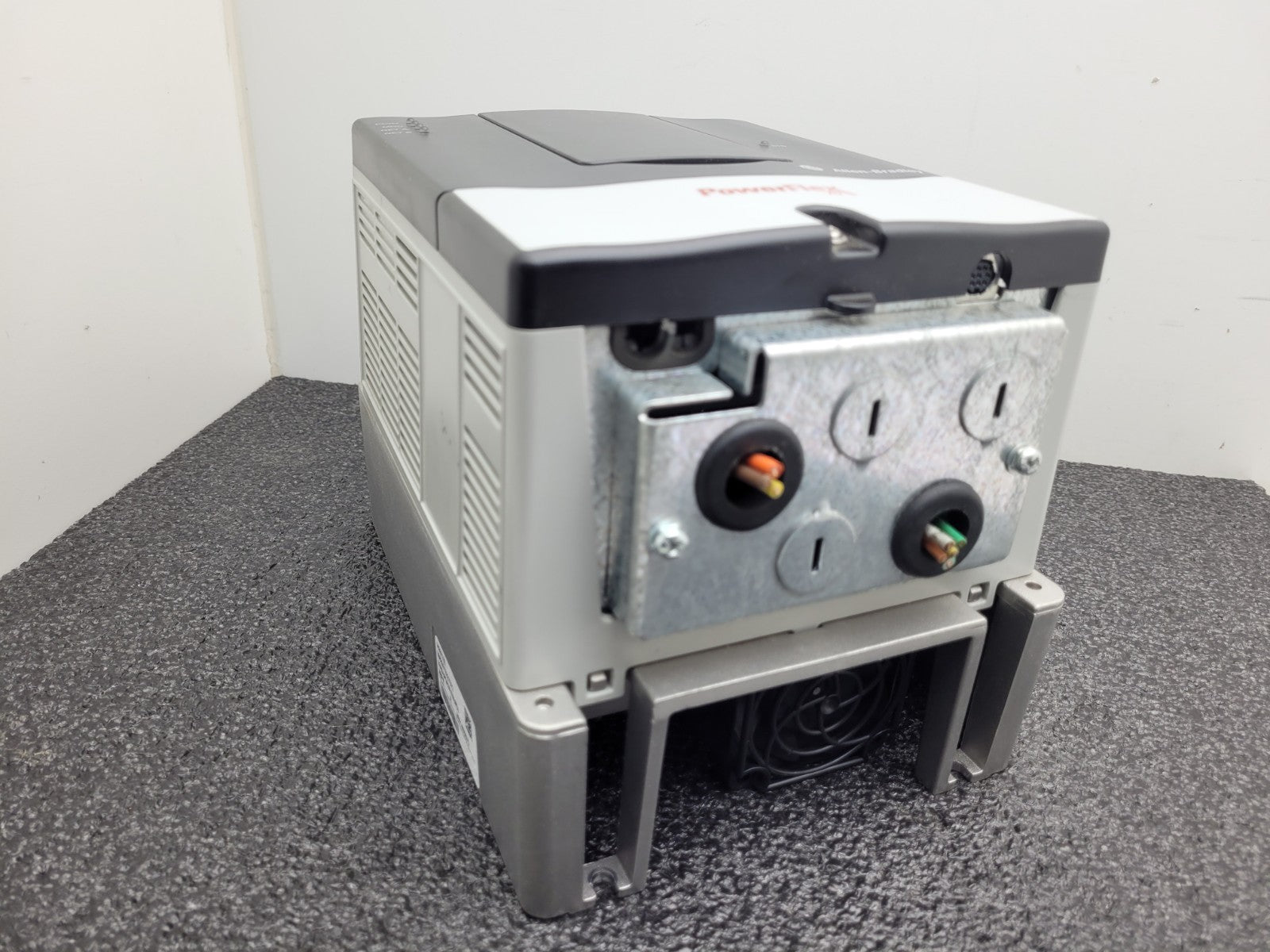 Allen Bradley 20AD8P0A0AYNANC0 Ser A PowerFlex 70 400V 3-Phase 8.7A 4kW AC Drive