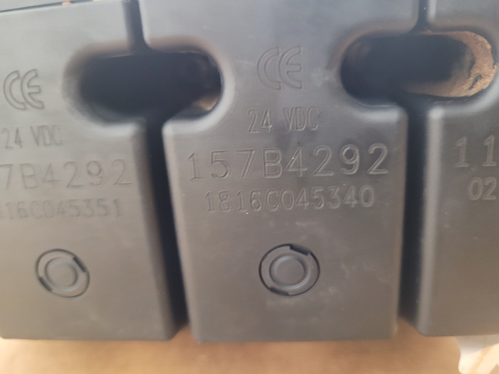 Danfoss PVG32  159-0904 4x Hydraulic Valve Stack w/ Electric Control [ I ]