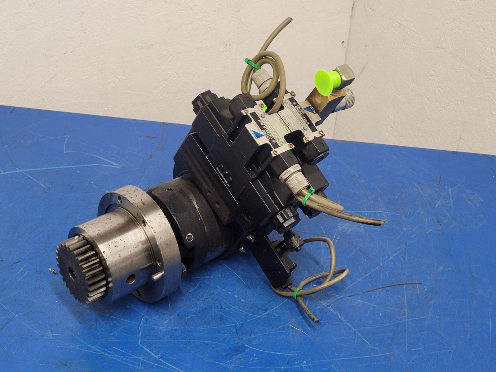 Daikin J74A-2V0-3-30-L-089 2x Solenoid Hydraulic Motor Parker IGR Power Element