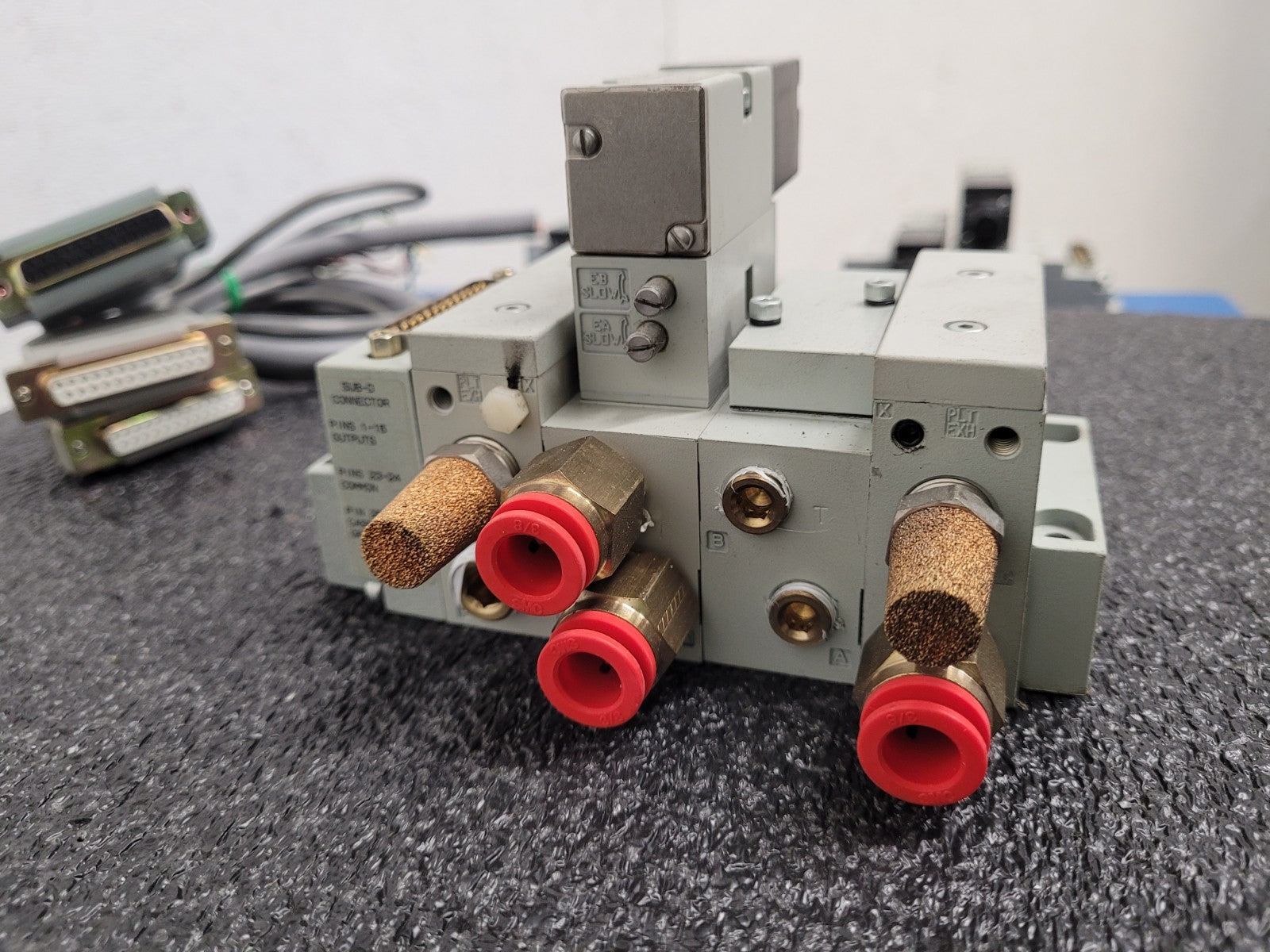 Numatics 5 Valve Solenoid 041SA400M0000F Pneumatic Manifold Set 3 Blocks DB25 B