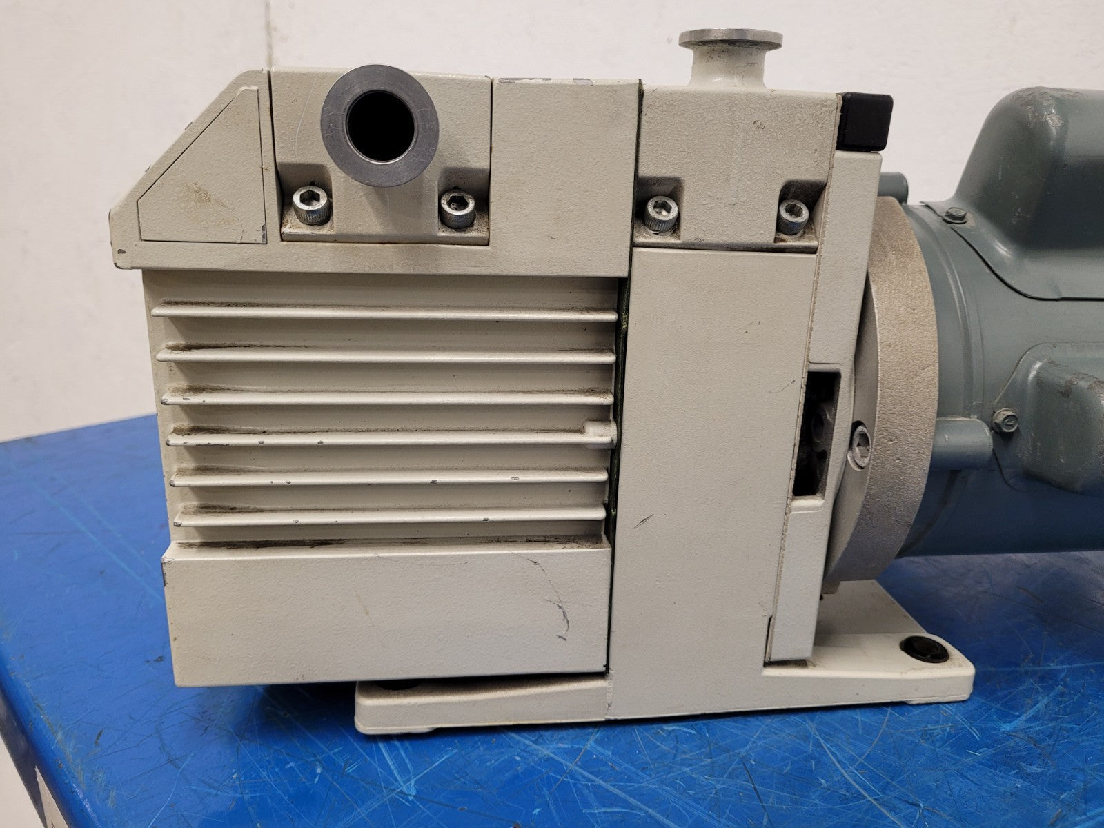Leybold Trivac Rotary Vane Vacuum Pump D4B Load Tested Good 120VAC 1/3HP