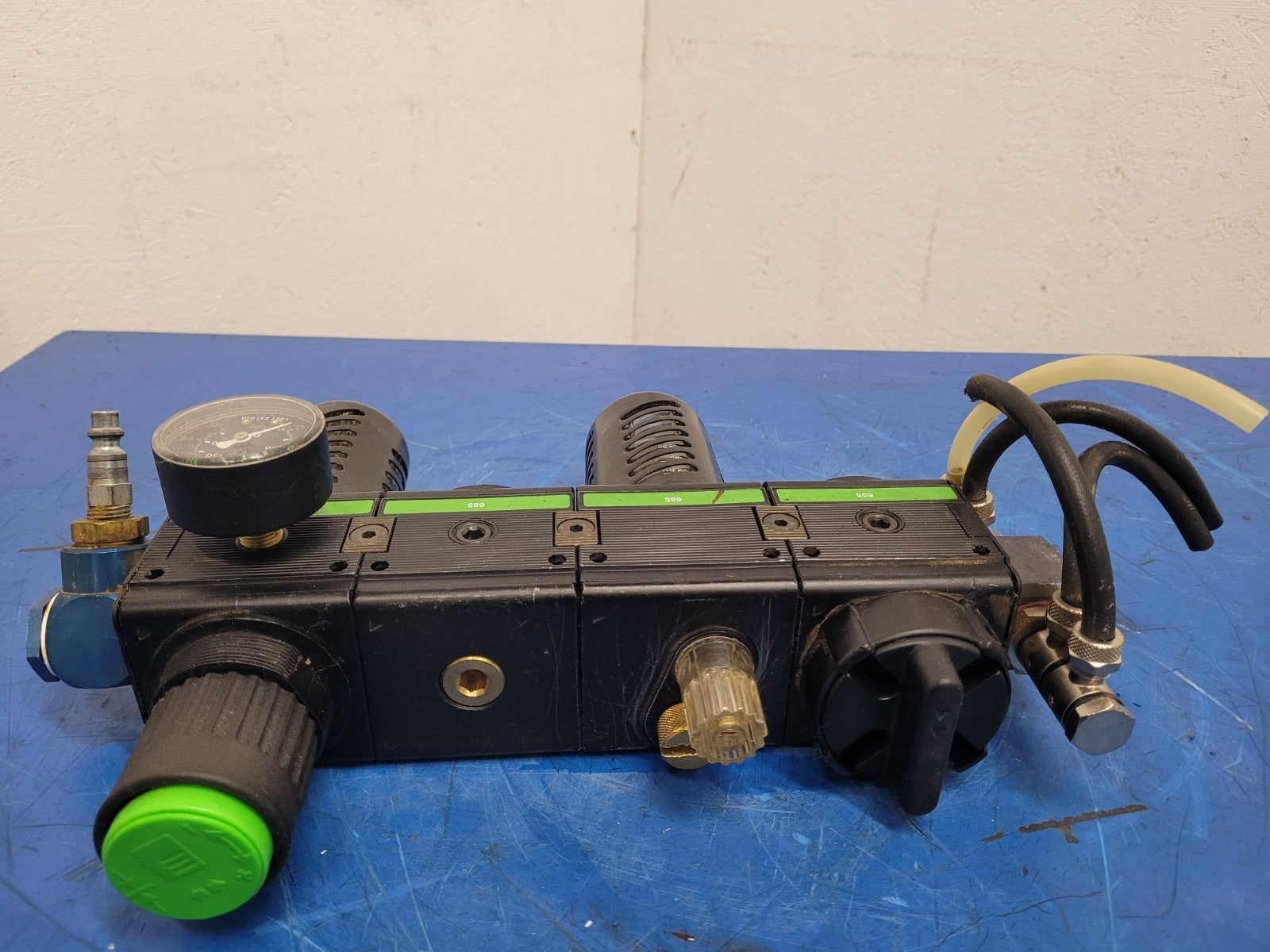 BOSCH Pneumatic Air Regulator Oiler 665 w/ On/Off 0821 300 351 -914 -511 -283