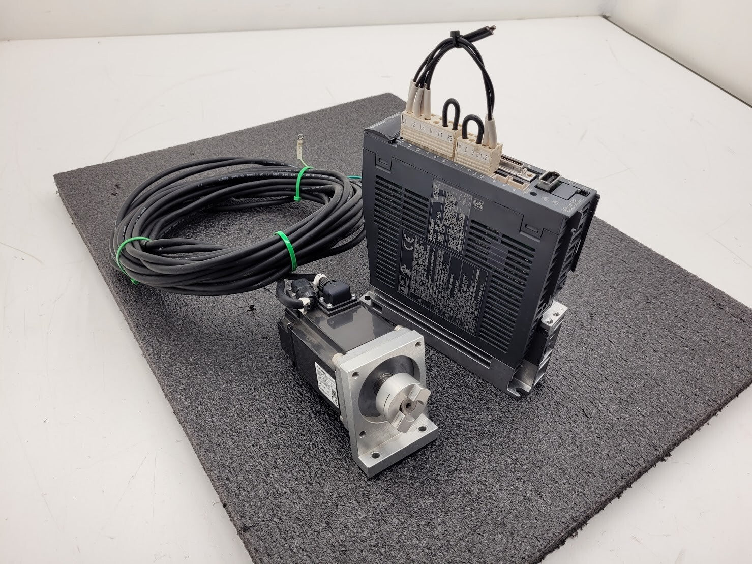 Mitsubishi 400W Servo Drive Amplifier HF-KP43 + MR-J3-40A 400W Servo Motor