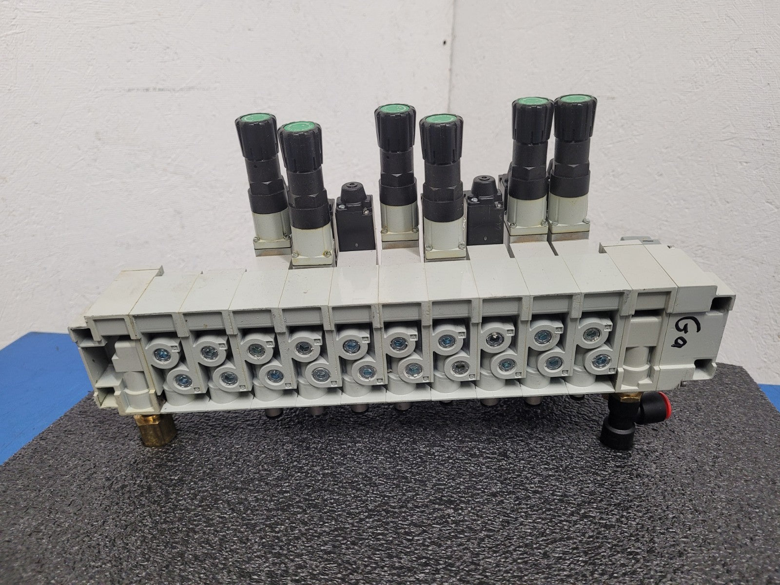 Numatics 8x Valve Solenoid 041SA400M0000F 6x Regulated Pneumatic Manifold N3