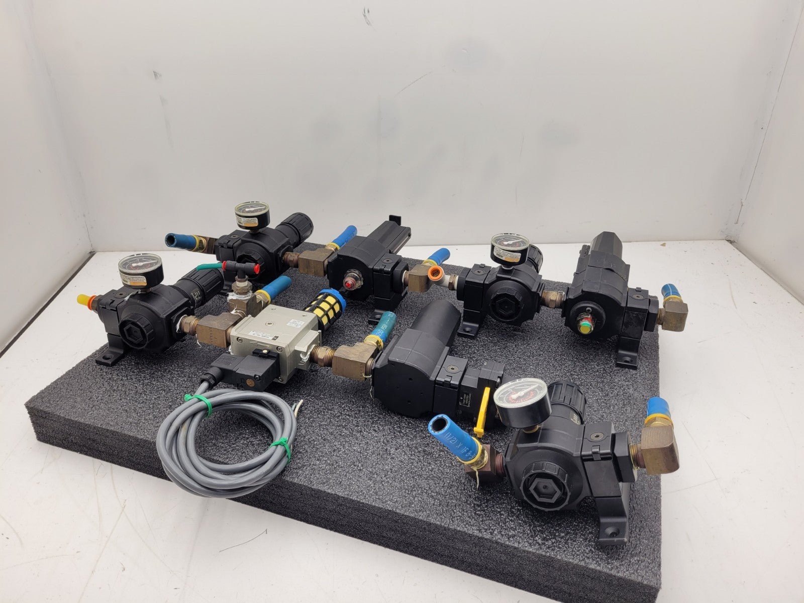 Lot of 4 Norgren R74G-4AK-RMG Filter Regulator Assembly 1x SMC NAV4000 Solenoid