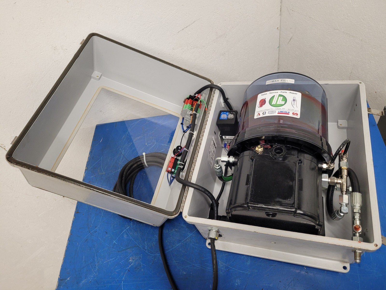 GRACO 96G287 24VDC 2.5A Automatic Machinery Grease Pump w/ Enclosure 24V 5100psi
