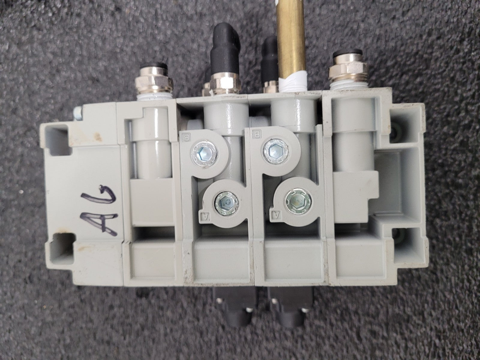 Numatics 5 Valve Solenoid 041SA400M0000F Pneumatic Manifold Set 3 Blocks DB25 B