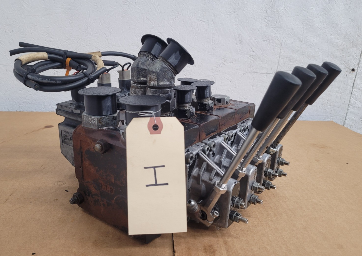 Danfoss PVG32  159-0904 4x Hydraulic Valve Stack w/ Electric Control [ I ]