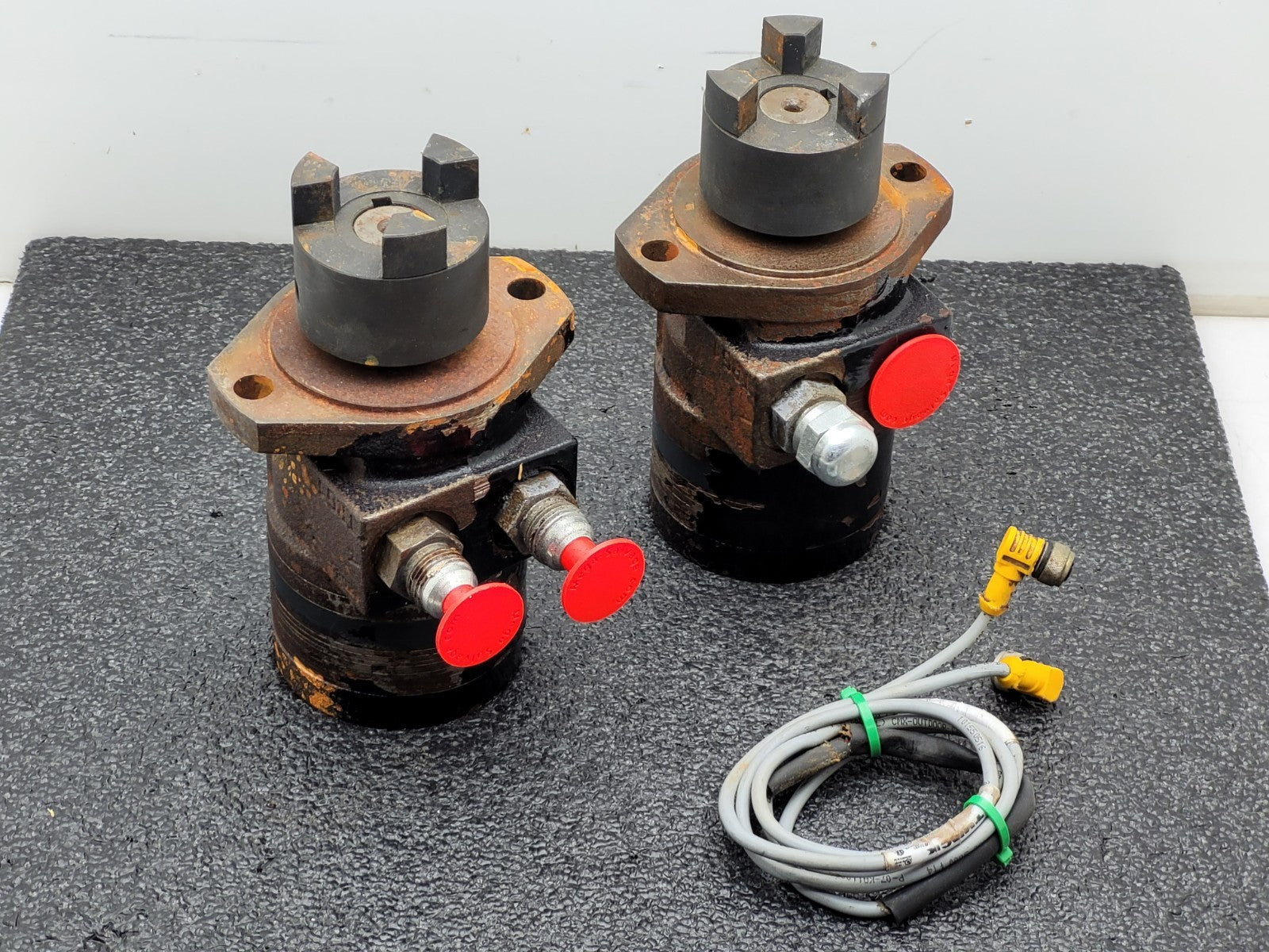 Lot of 2 Parker TE0065AS100FSAB Hydraulic Motor TE Series Torqmotor