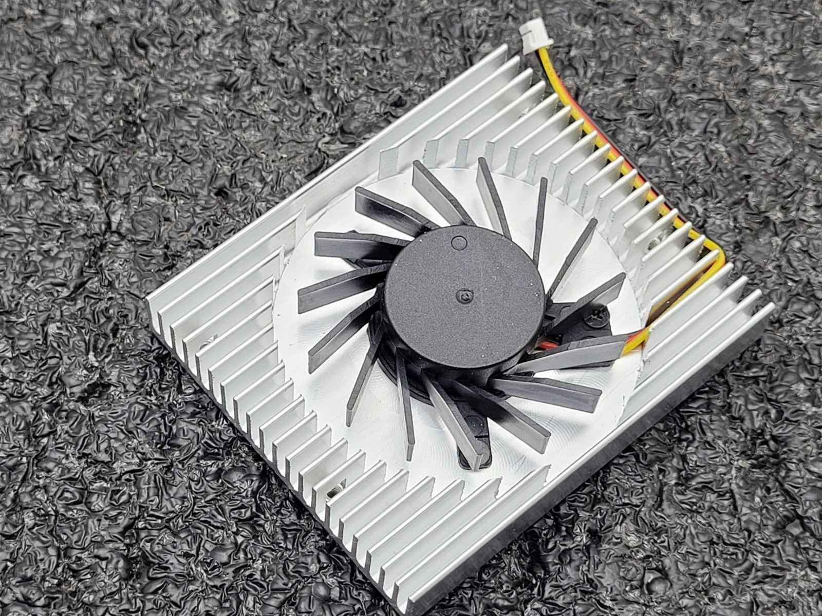 Lot of 65  Lescott Brushless 5VDC Computer Fan with Heatsink 3 Wire LD4010MB1
