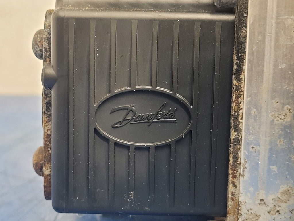 Danfoss PVG 32  4 x Proportional Hydraulic Valve Block 159B5171 Servo Valves