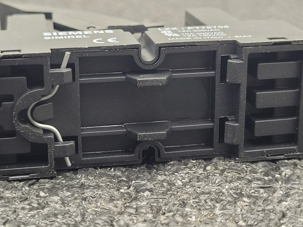 Siemens Relay LZX: PT570024 6/24VDC Coil Siemens Simirel PT78704 DIN Rail Base