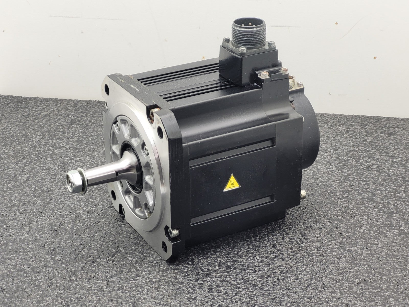 MITSUBISHI AC SERVO MOTOR HF154T 1.5kW 3000rpm 3PH 126V 8A
