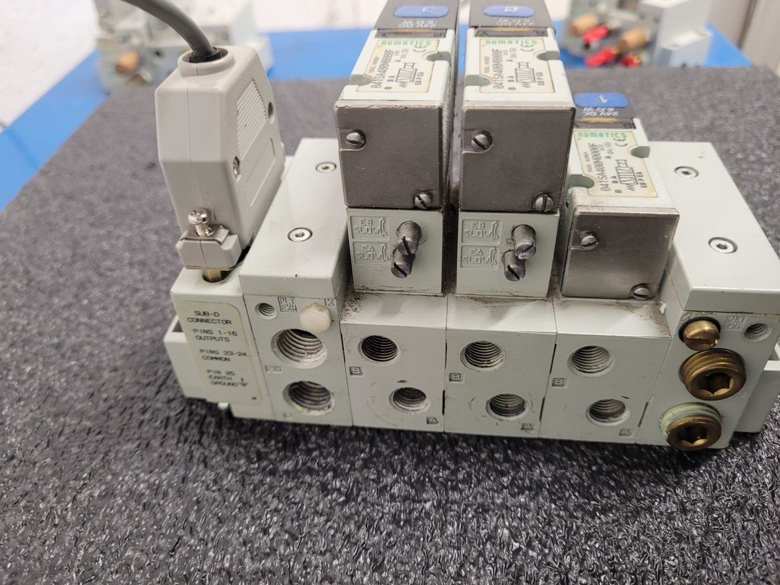Numatics 5 Valve Solenoid 041SA400M0000F Pneumatic Manifold Set 3 Blocks DB25