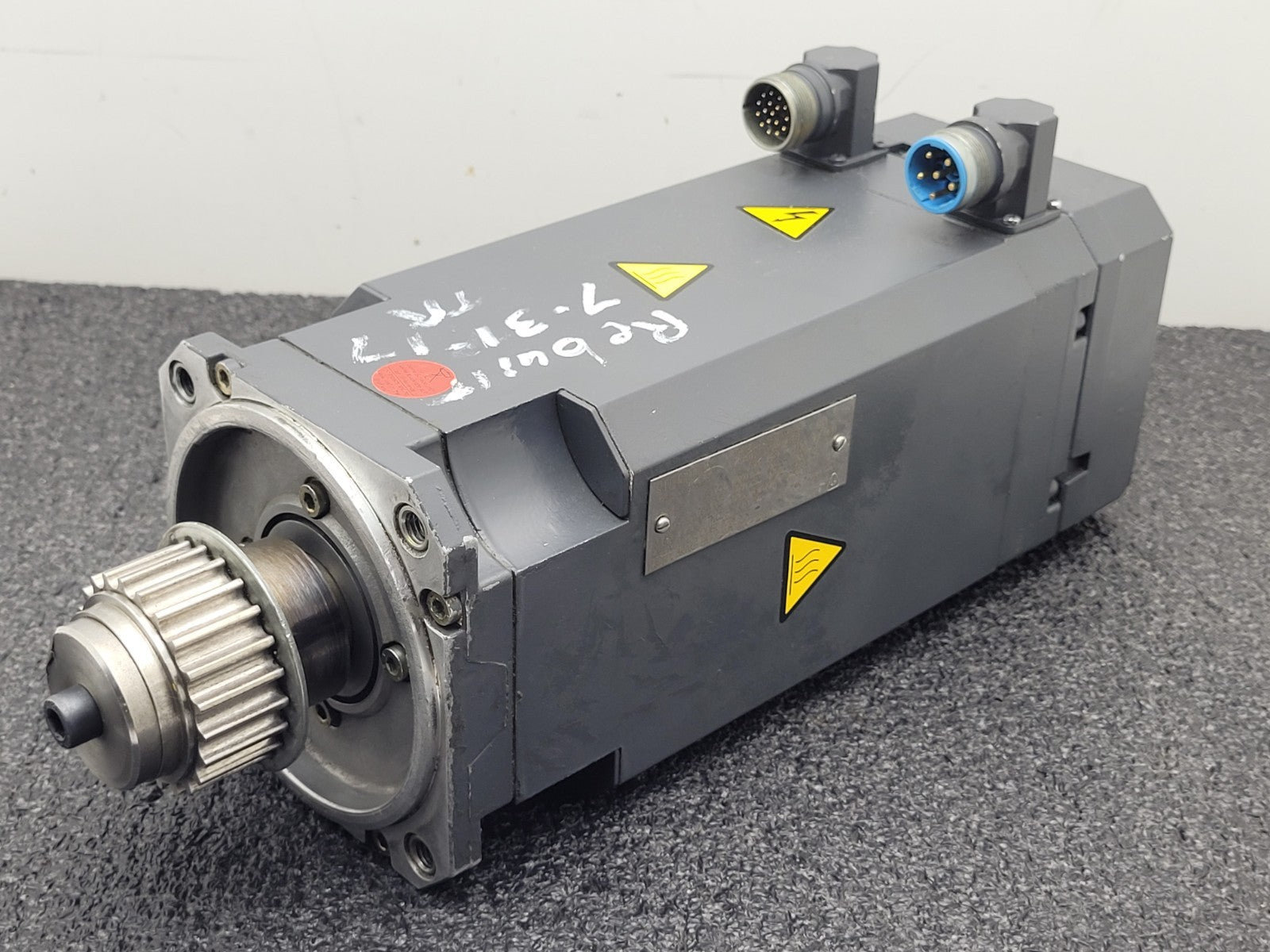 SIEMENS 1FT6062-6AH72-4AB0  Brushless Servo Motor 6Nm 4500RPM Encoder I-2048