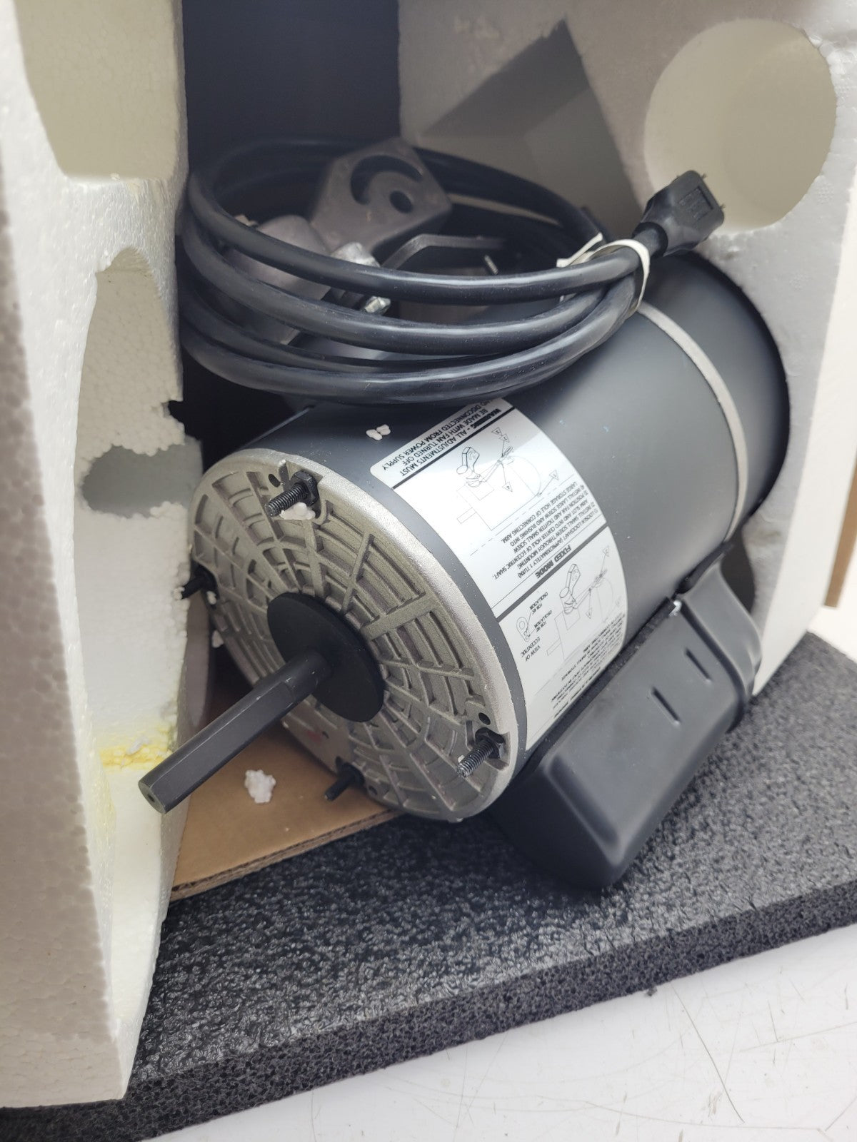 DAYTON 4C353M Air Circulator 2 Speed Oscillating Fan Motor 115VAC with plug