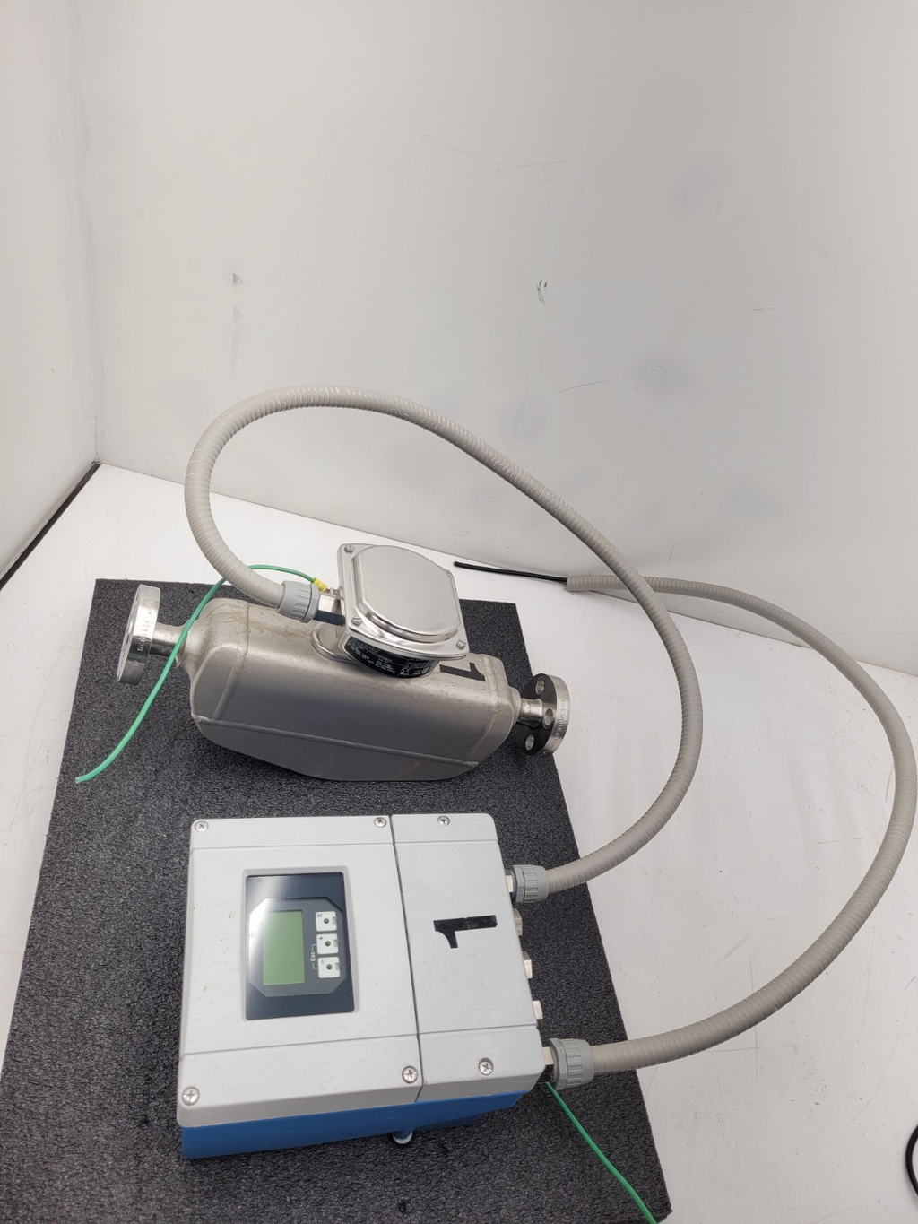 Endress+Hauser PROMASS S Mass Flowmeter 83S15-1DL7/0 Flow Controller +XMTR B [1]