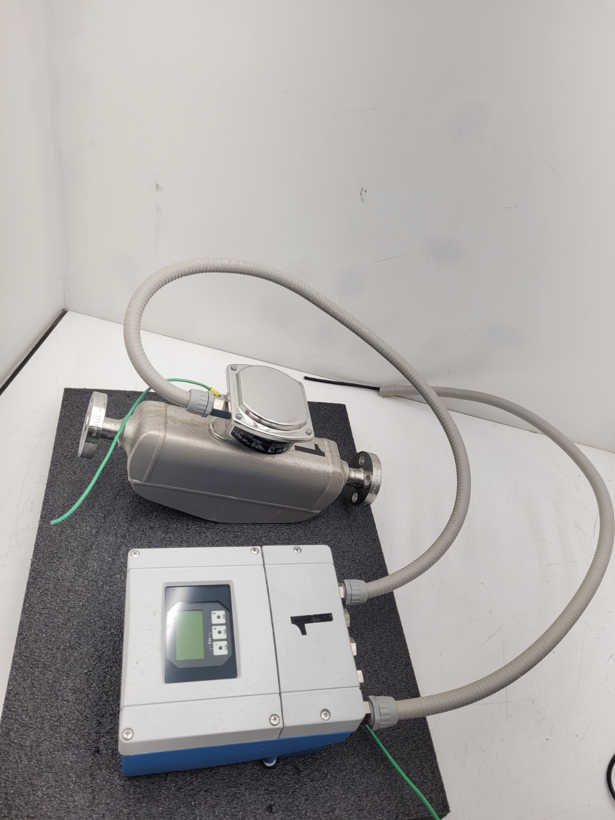 Endress+Hauser PROMASS S Mass Flowmeter 83S15-1DL7/0 Flow Controller +XMTR B [1]