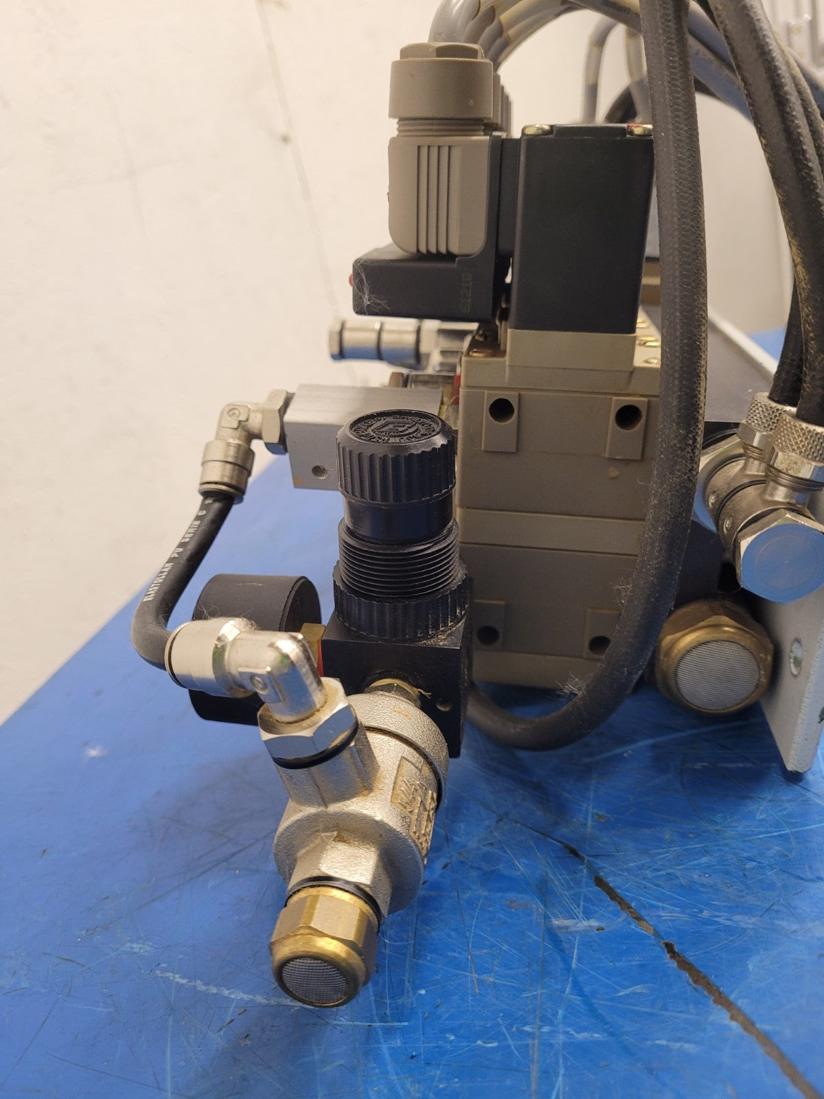 Burkert 413-G-1/4-B-PL-1/4 Pneumatic Solenoid 7 Valve Manifold 120VAC Unit A