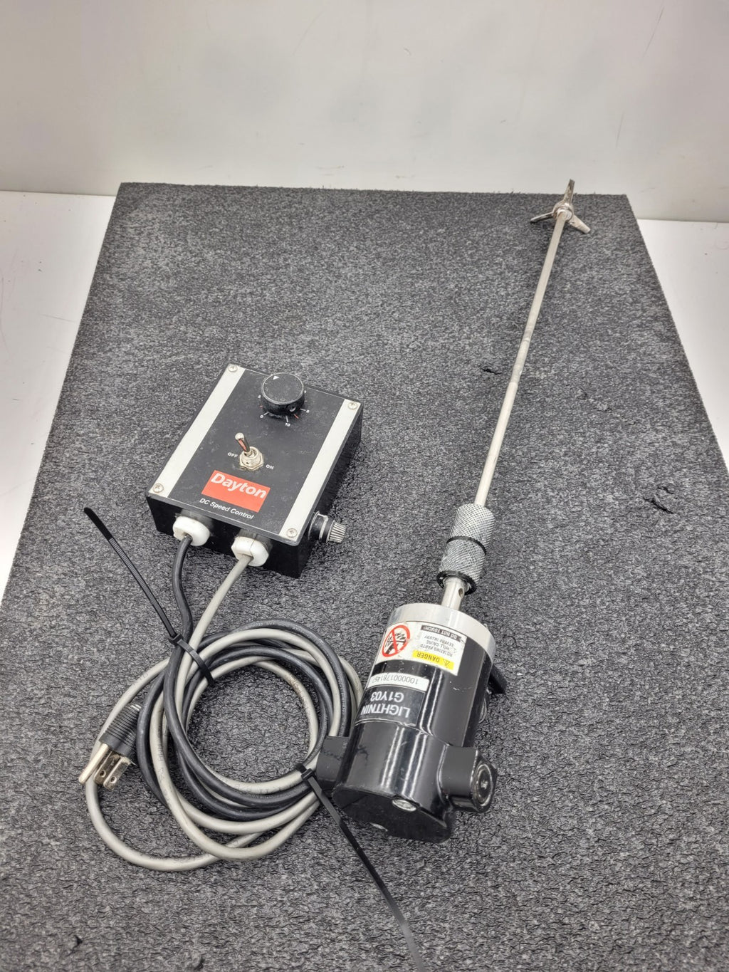 Dayton DC Speed Control + Lightnin Mixer Model G1Y03 24A2BEPM 2500RPM Stirrer