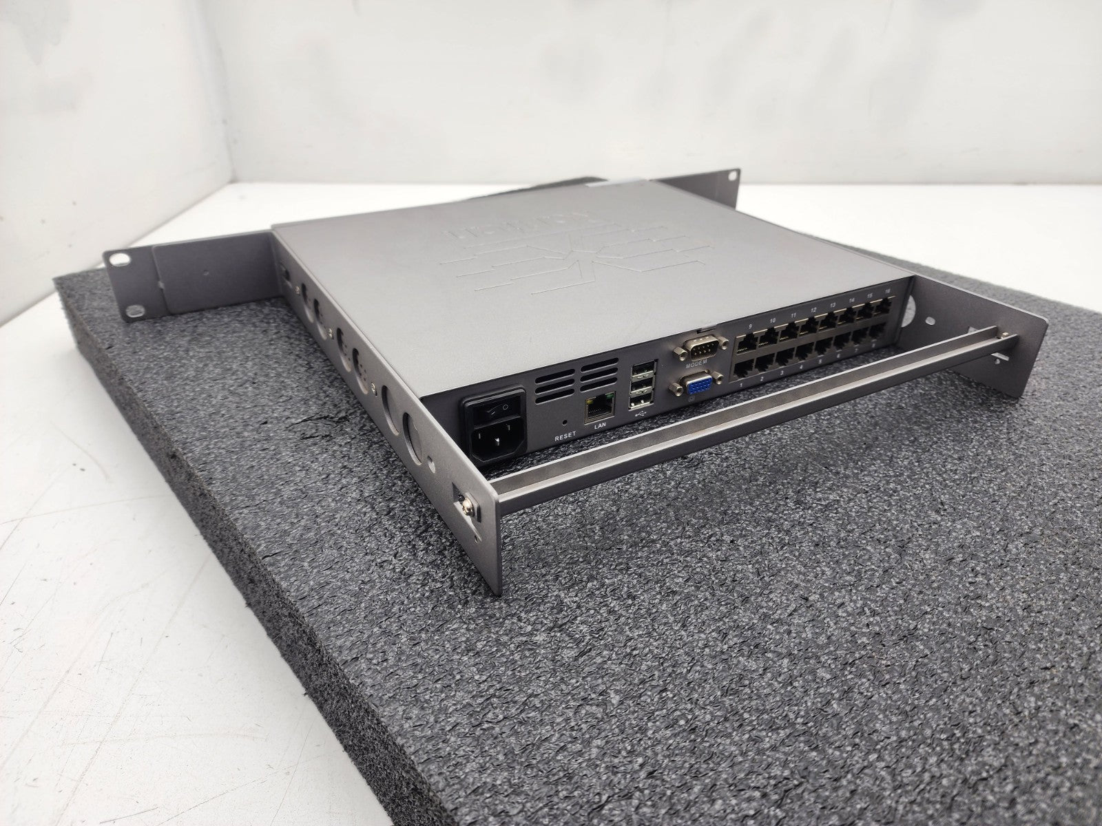 Raritan DLX-216V3-AD 16-port Dominion LX-216 Rackmount KVM Switch Tested Working