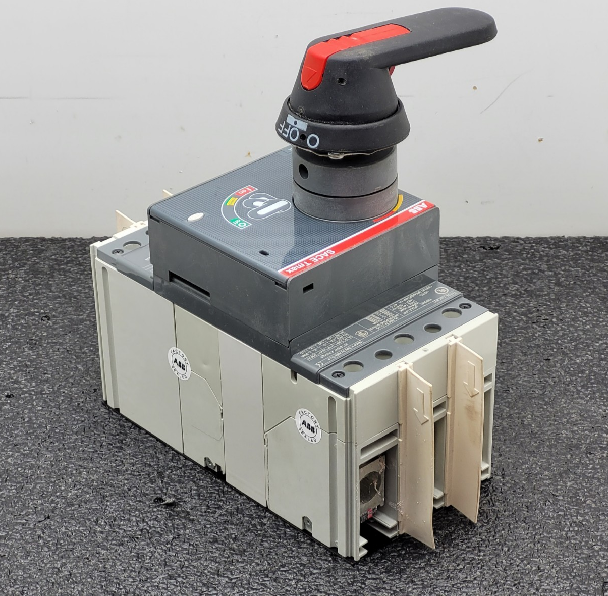 ABB TMAX T4H250 CIRCUIT BREAKER 125A  440VAC 65KA.