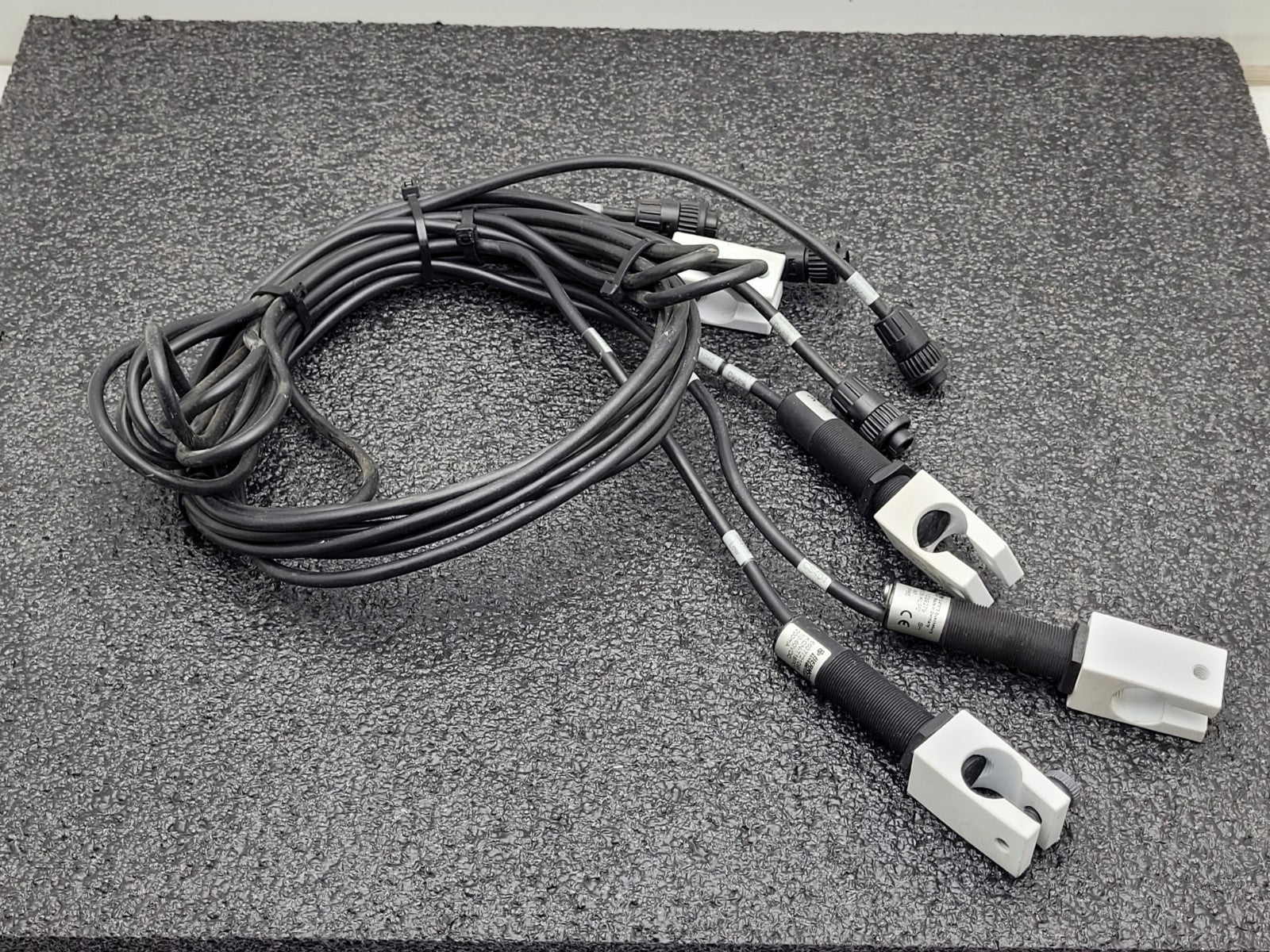 Lot of 7  BERNSTEIN KCN-T18PS/008-KLP2 PROXIMITY SENSOR 10-60VDC 200ma